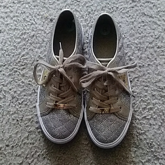 Shoes - Picture 1 of 3